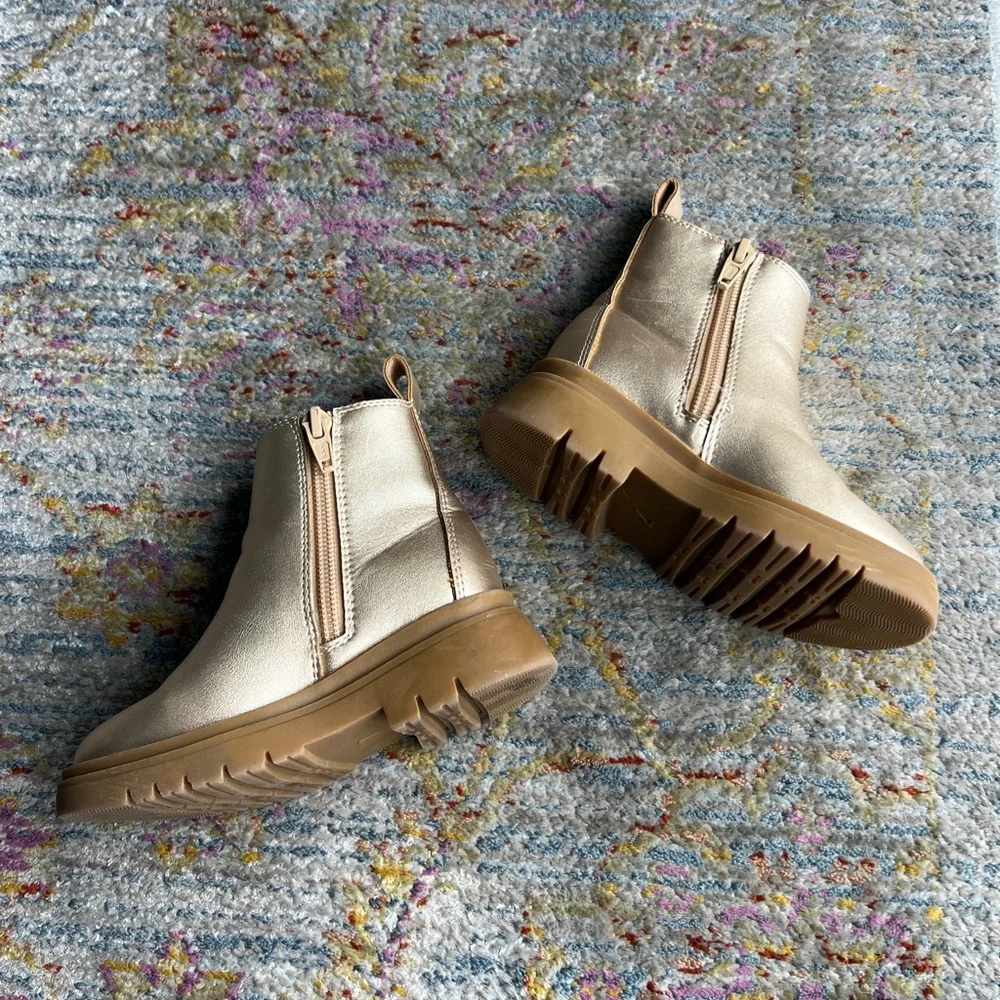 Metallic Gold Girls Chelsea Boots Size 7‎